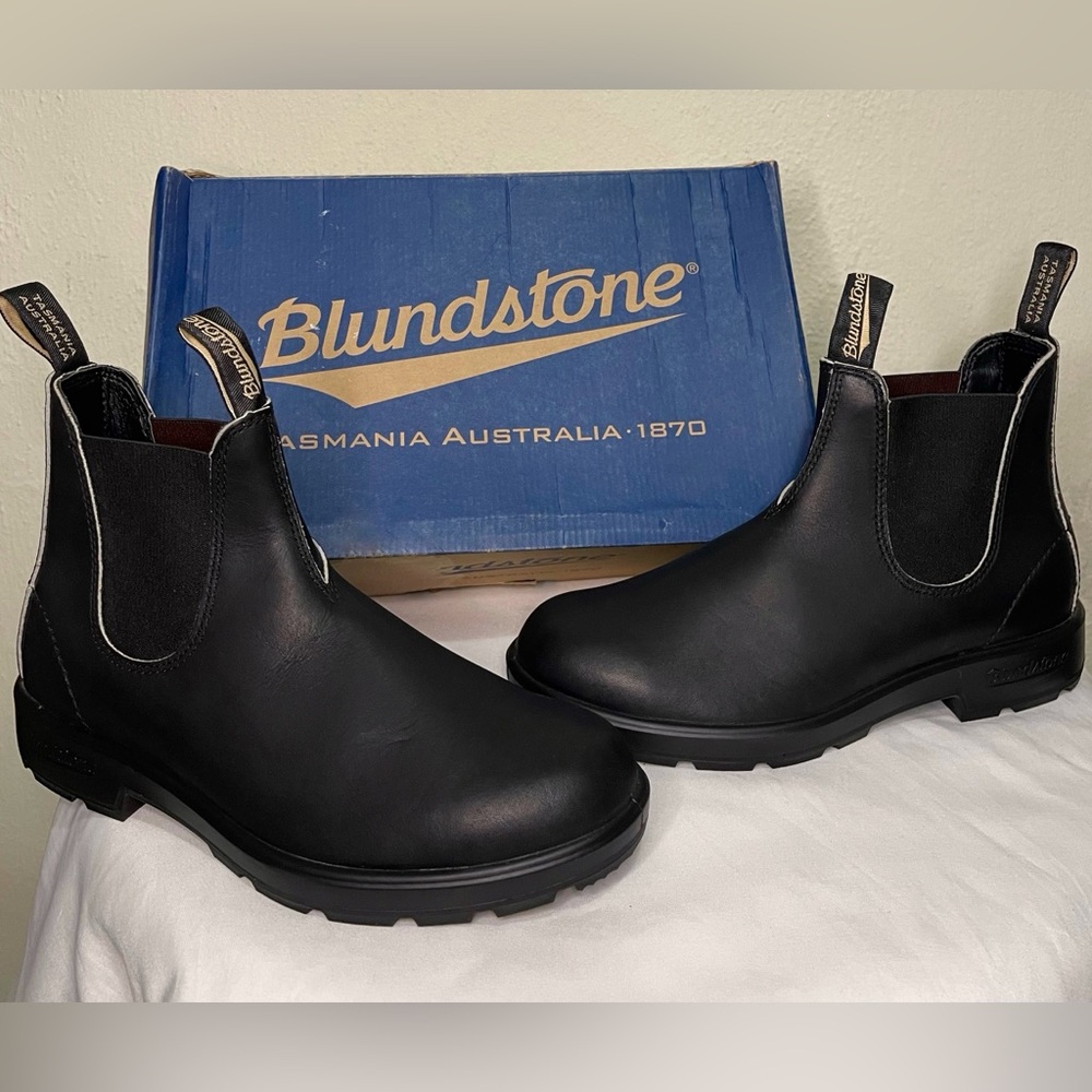 NEW Authentic Blundstone Black Leather Chelsea Boots Women US 10 / Men 8US
